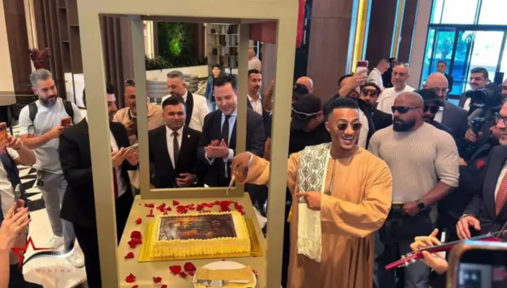 محمد رمضان يرتدي الجلباب الصعيدي في بغداد محمد رمضان يرتدي الجلباب الصعيدي في بغداد