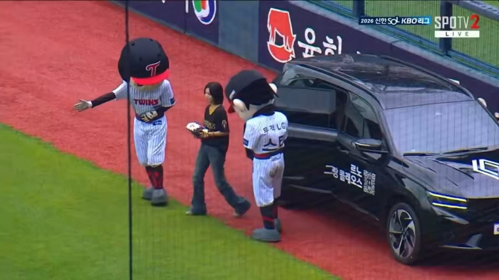 260503 رمية سويون الاحتفالية الأولى في مباراة NC Dinos vs LG Twins