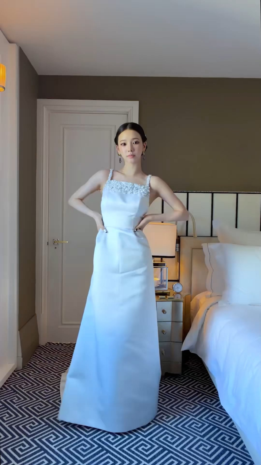 260506 تحديث PRADA TikTok مع كارينا - فحص نهائي للملاءمة.