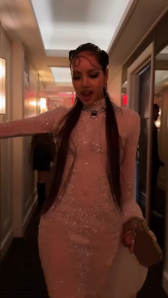 260506 تحديث قصة Lisa IG: جاهزون لـ Met Gala 2026
