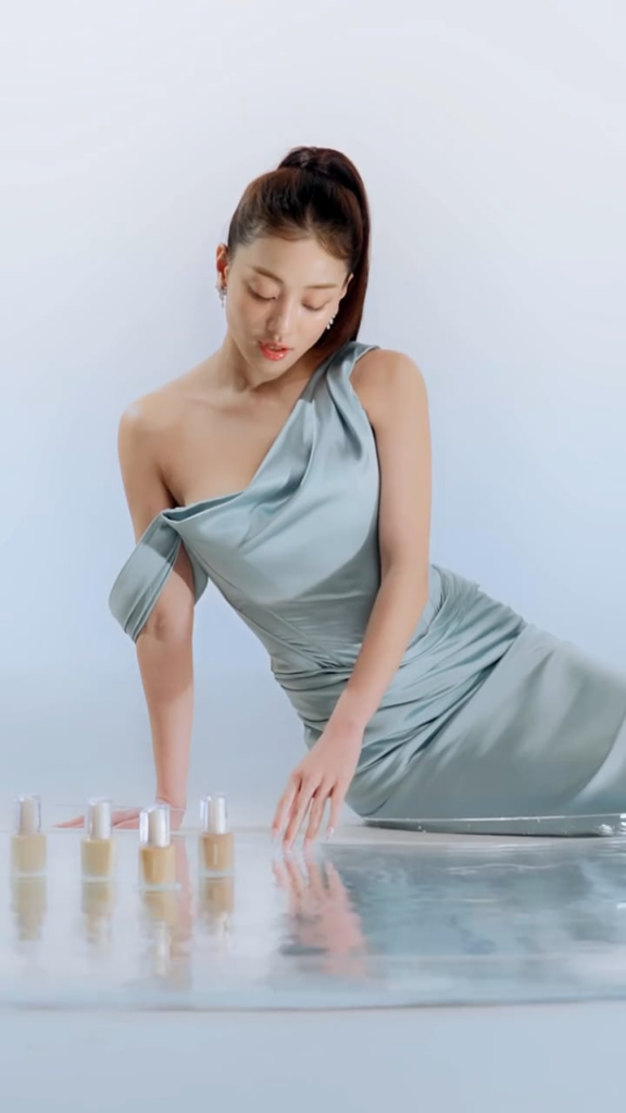 260502 - تحديث انستقرام Milktouch_official - MUSINSA تطلق JIHYO PICK! توهج يشبه الزجاج يتراكم بشكل واضح ومشرق من الداخل! يذوب بشكل خفيف مثل بشرتك تمامًا - تعرفي على كريم الأساس الجديد DewyGlassSkin Foundation الآن على MUSINSA!