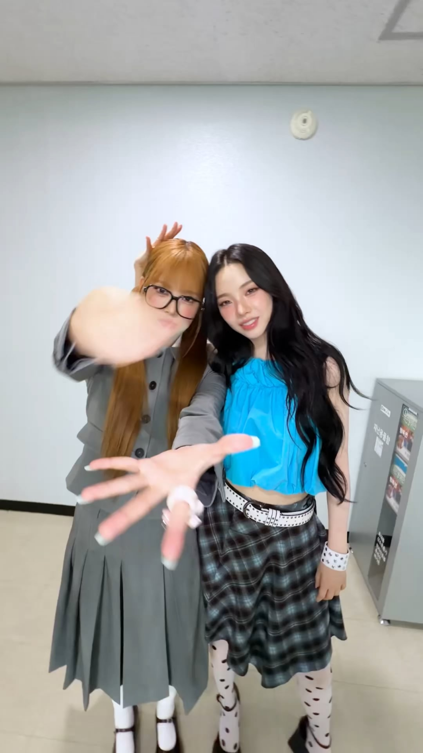 260531 تحديث aespa TikTok مع Hong Eunchae - LEMONADE مع aespa Karina (تحدي عصير الليمون)