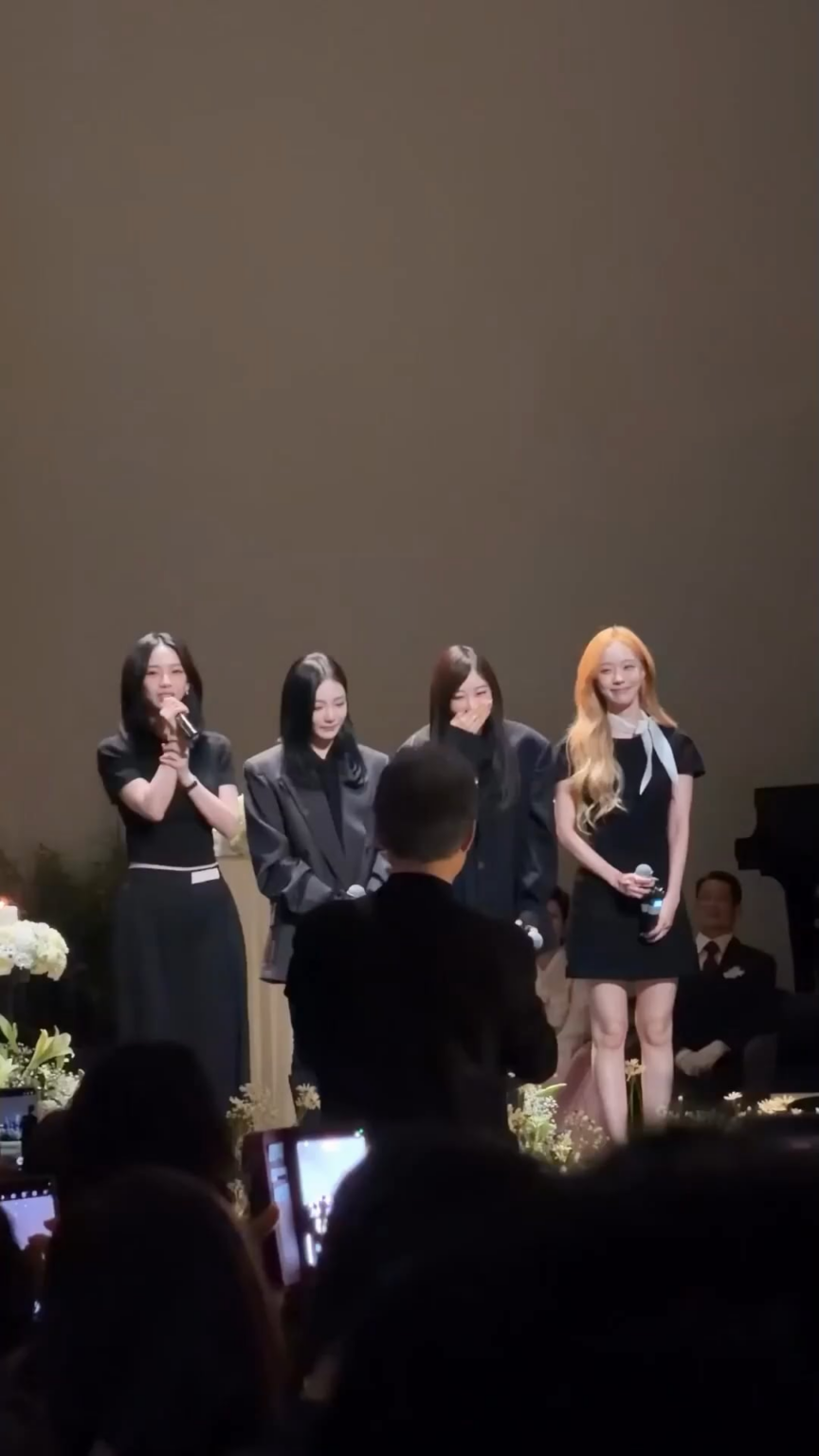 260510 من فرقة Aespa حضروا وأدوا حفل زفاف مديرهم الإبداعي Jo Woocheol ومصفف شعر Aespa Yoon Seoha