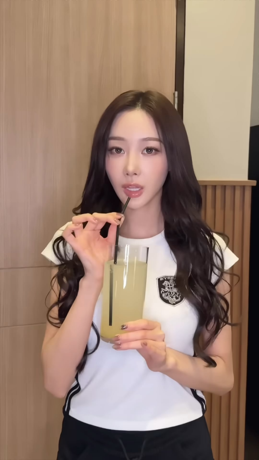 260519 تحديث aespa TikTok مع Giselle - LEMONADE بشكل متكرر