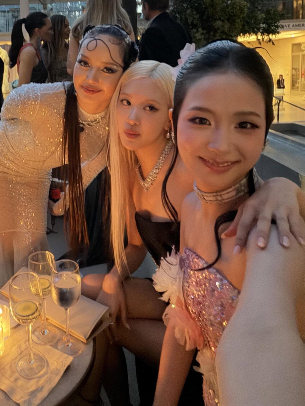 260504 روزي وجيسو وليزا في حفل Met Gala