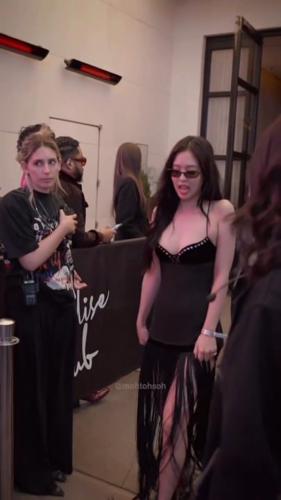 260503 جيني تغادر حفل تيانا تايلور قبل حفل Met Gala 2026