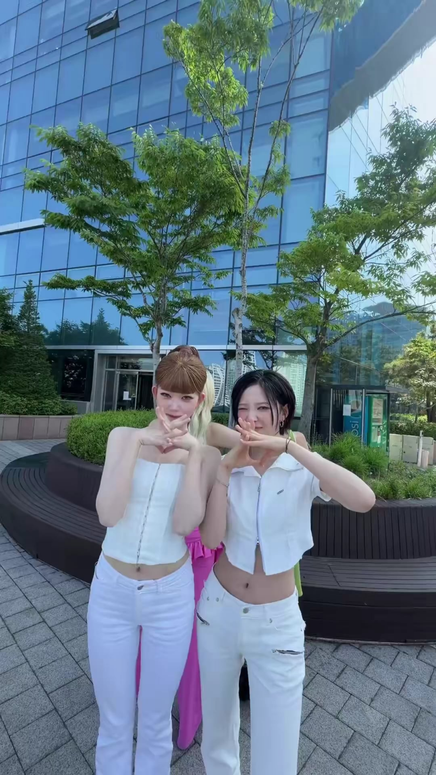 260524 تحديث بيلي تيك توك مع هوه يونجين وكازوها - كل ما عندي من #LE_SSERAFIM #HUHYUNJIN #KAZUHA هيا #WORK 🏃💻💼 (تحدي العمل مع بيلي تسوكي ومون سوا)