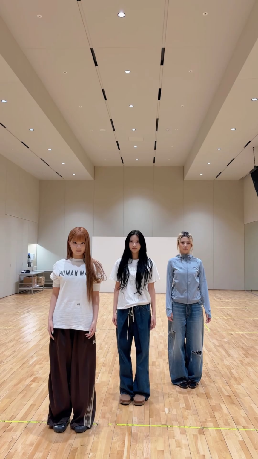 260531 تحديث LE SSERAFIM على TikTok مع Huh Yunjin وKazuha وHong Eunchae - دعونا نسرع! ⚡️(تحدي بومبالا)