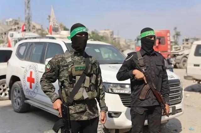 صورة أرشيفية لمسلحين من كتائب القسام في غزة