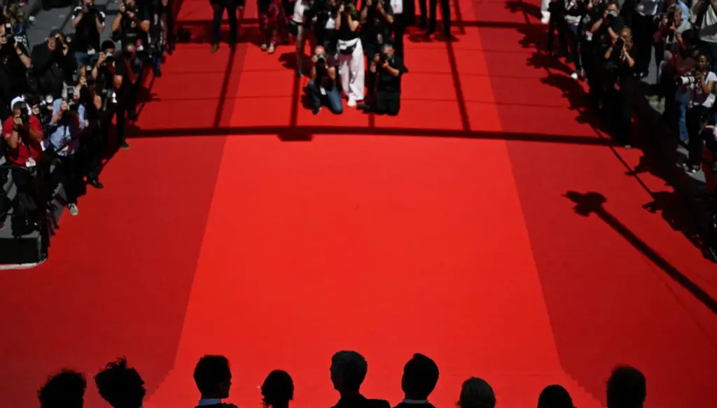 سرقة ساعة فاخرة في مهرجان كان السينمائي سرقة ساعة فاخرة في مهرجان كان السينمائي