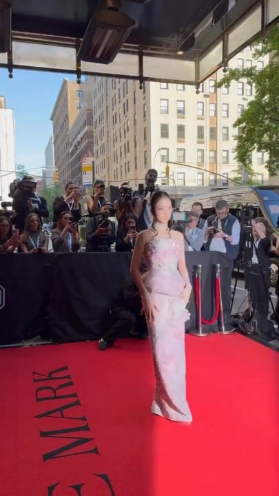 260504 جيسو في طريقها إلى حفل Met Gala 2026