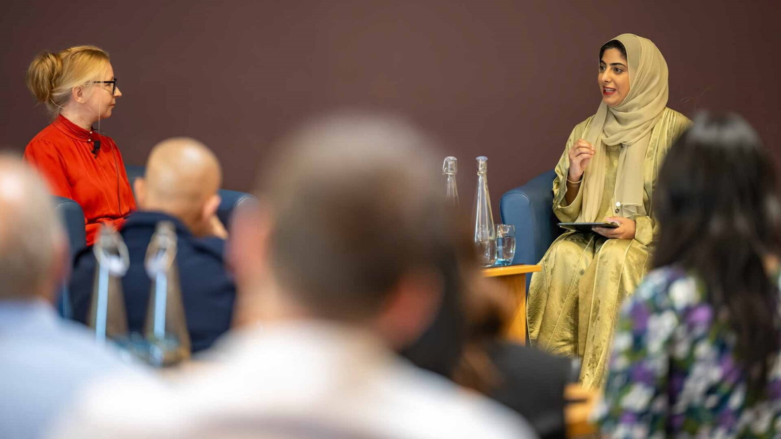 شمّا بنت سلطان بن خليفة تناقش القيادة المناخية في جامعة كامبريدج شمّا بنت سلطان بن خليفة تناقش القيادة المناخية في جامعة كامبريدج