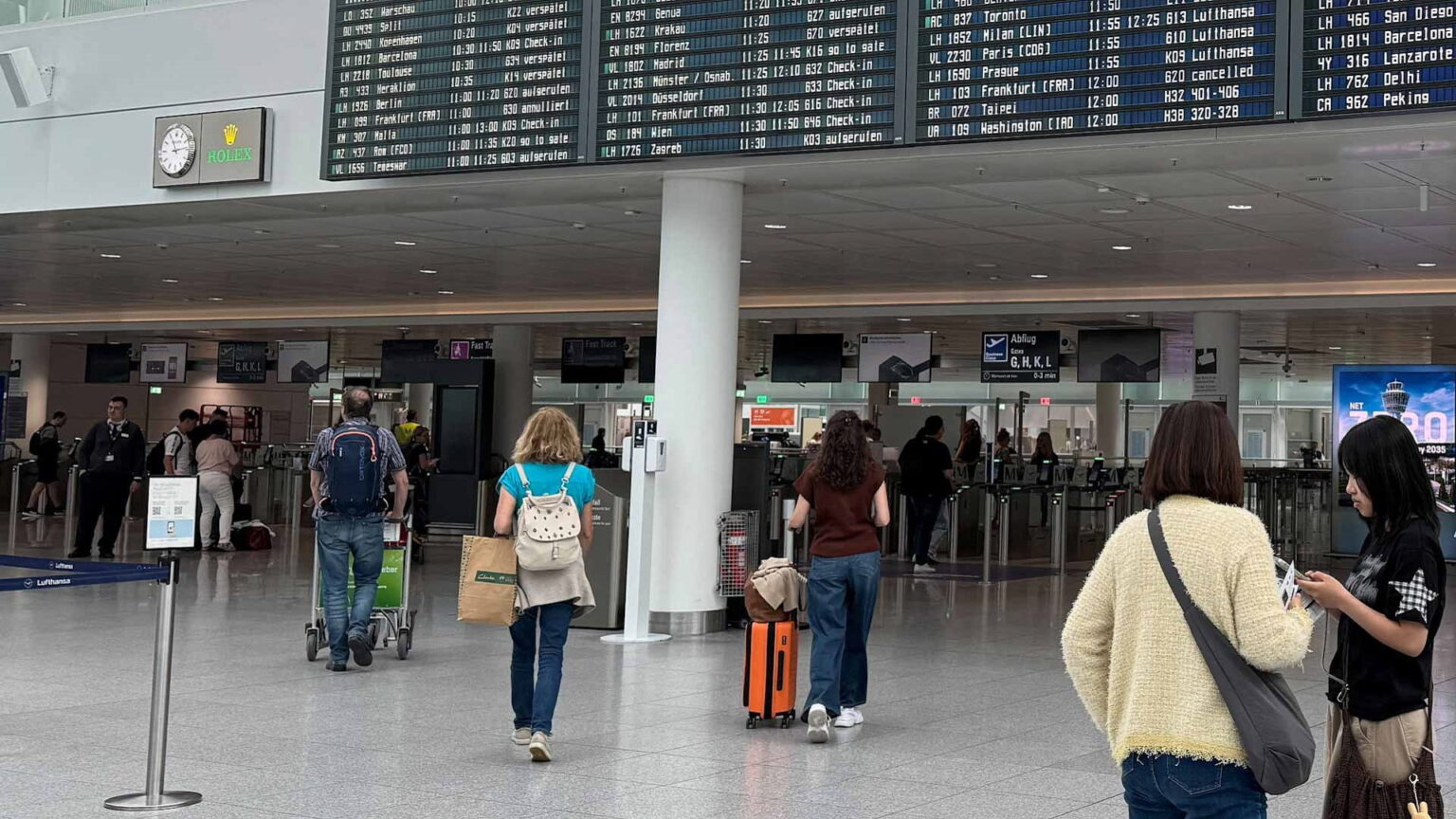 مطار ميونيخ يعلّق عملياته لفترة وجيزة عقب الإبلاغ عن رصد مسيرة