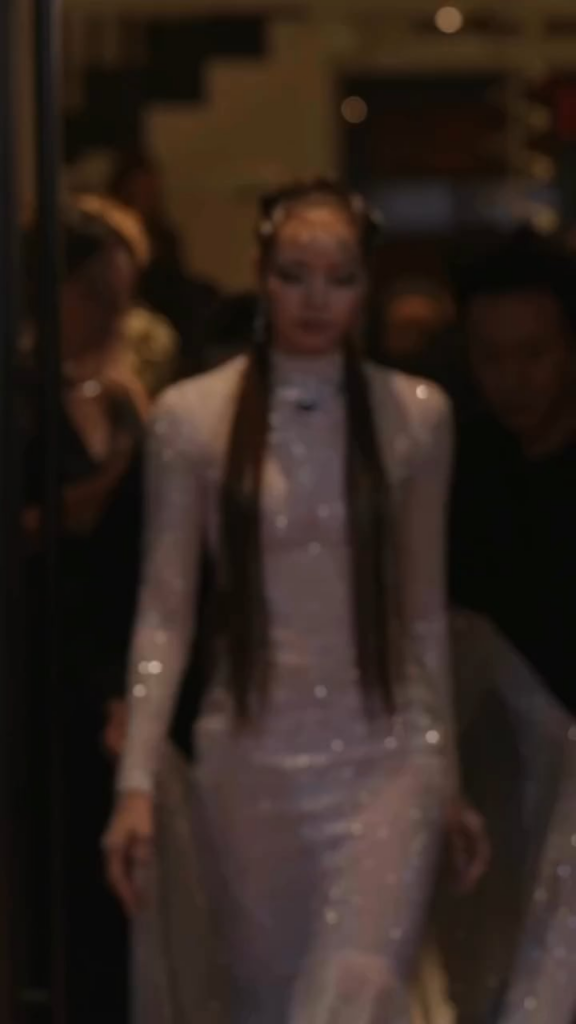 260504 ليزا في فندق The Mark قبل حفل Met Gala 2026: "فن الأزياء" في نيويورك
