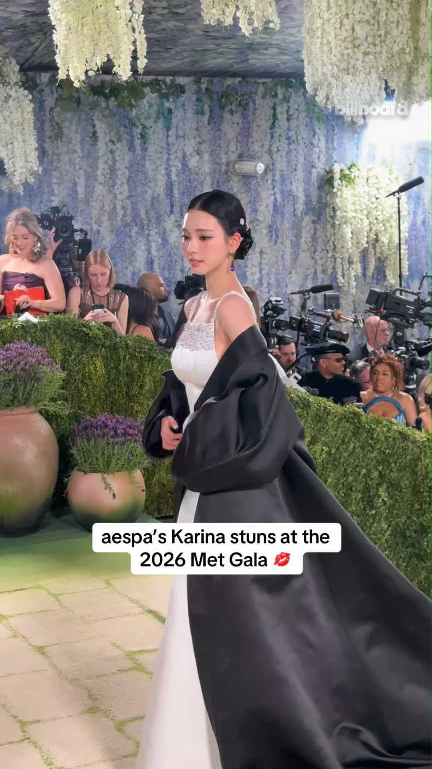 260505 تحديث بيلبورد على الانستقرام مع كارينا في حفل 2026 Met Gala