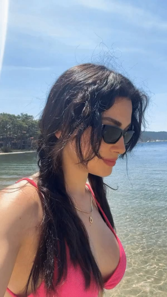 Özge Yağız