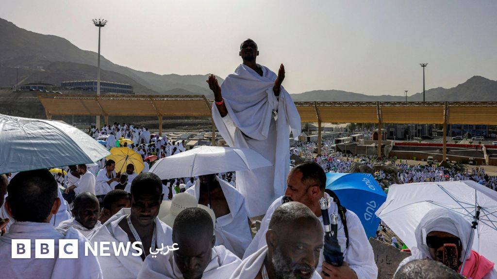 الحج: الحجاج يتوافدون إلى صعيد عرفات لأداء “الركن الأعظم” الحج: الحجاج يتوافدون إلى صعيد عرفات لأداء "الركن الأعظم"