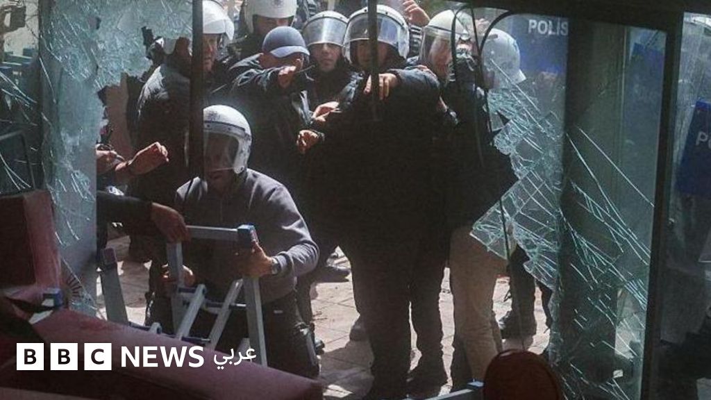 أنقرة: شرطة مكافحة الشغب التركية تقتحم مقر حزب الشعب الجمهوري المعارض أنقرة: شرطة مكافحة الشغب التركية تقتحم مقر حزب الشعب الجمهوري المعارض