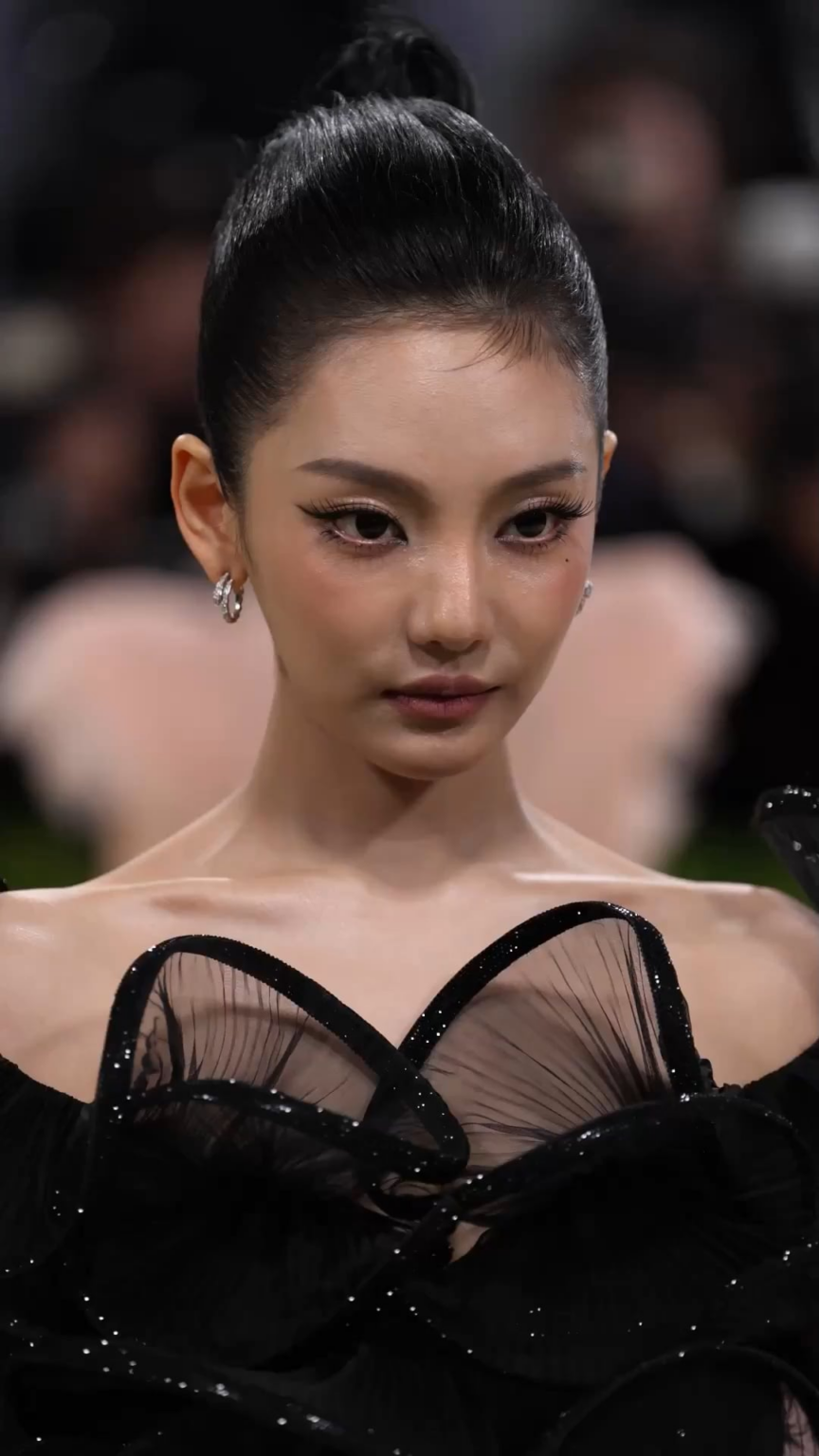 260505 تحديث عالمي على تويتر مع نينغينغ وكارينا في حفل 2026 Met Gala