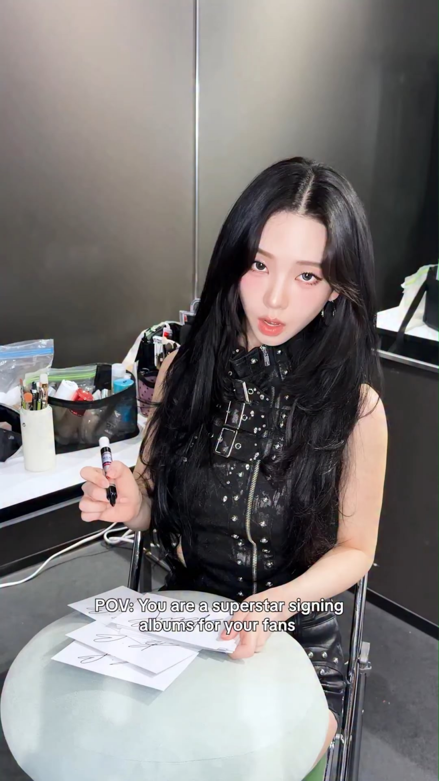 260506 تحديث aespa TikTok - لقد طلبتموه يا رفاق، لقد حصلنا على المزيد من الوحدات الموقعة المتاحة عبر متجر Complex