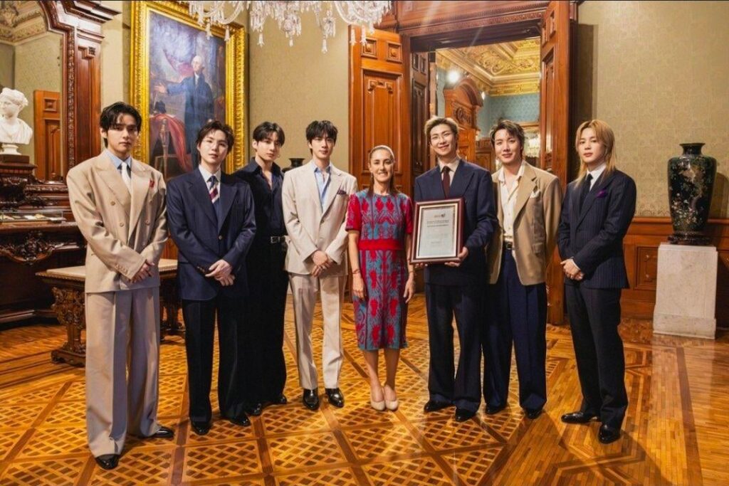 BTS يحصلون على لوحة تذكارية لإلهام الشباب المكسيكي من خلال موسيقاهم