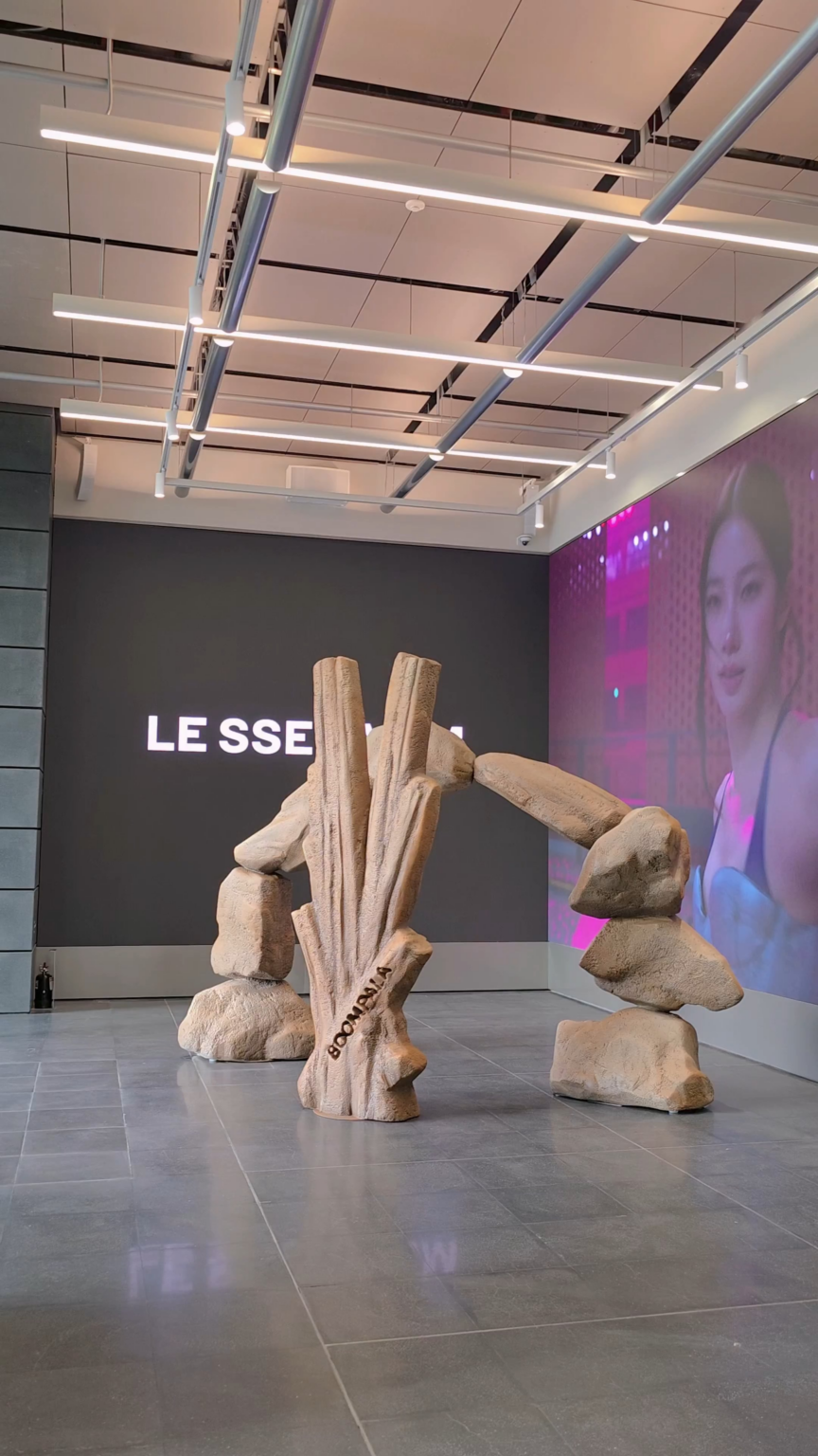 260526 تحديث LE SSERAFIM على TikTok - مرحبًا بك في LE SSERAFIM 2026 S/S POP UP✨