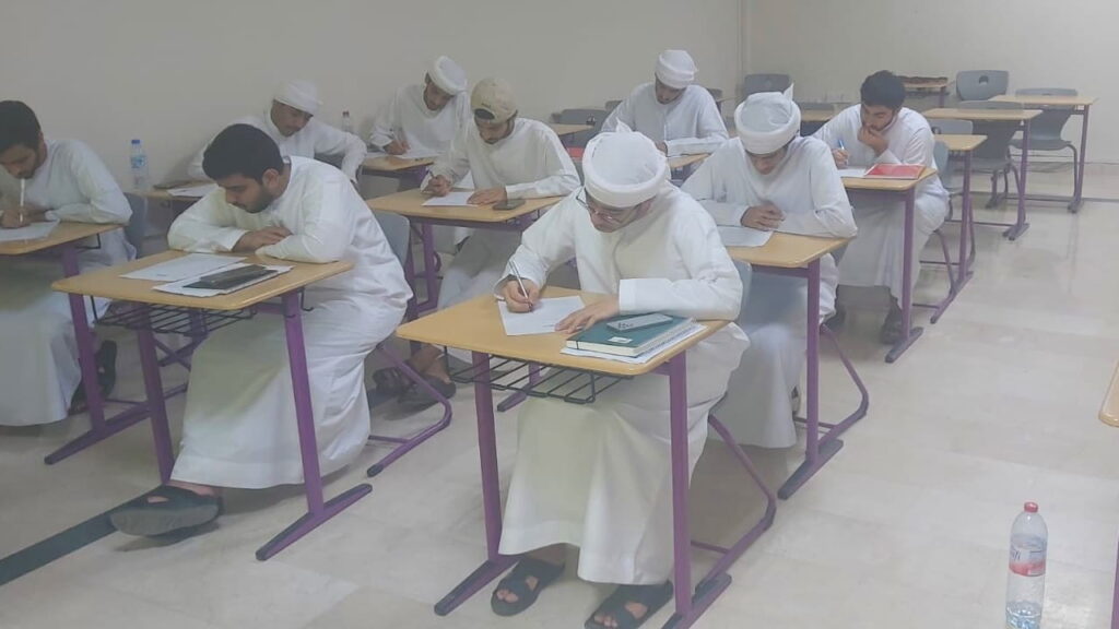سالم بن هويدن يتفقد الآيلتس لتسهيل التحاق طلبة الذيد بالجامعات سالم بن هويدن يتفقد الآيلتس لتسهيل التحاق طلبة الذيد بالجامعات