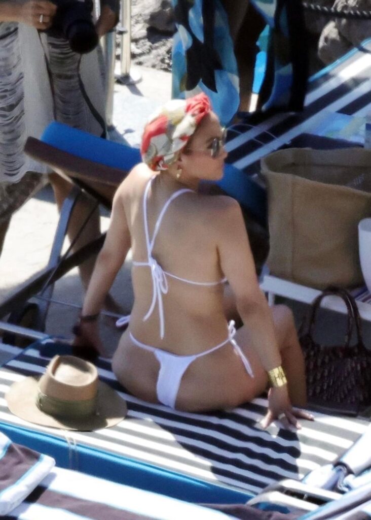 Jennifer Lopez 🥵