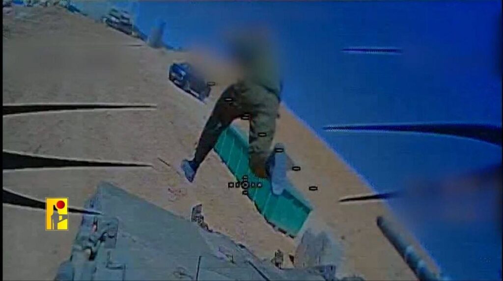 لحظة هروب جندي إسرائيلي من دبابة ميركافا استهدفها حزب الله في جنوب لبنان