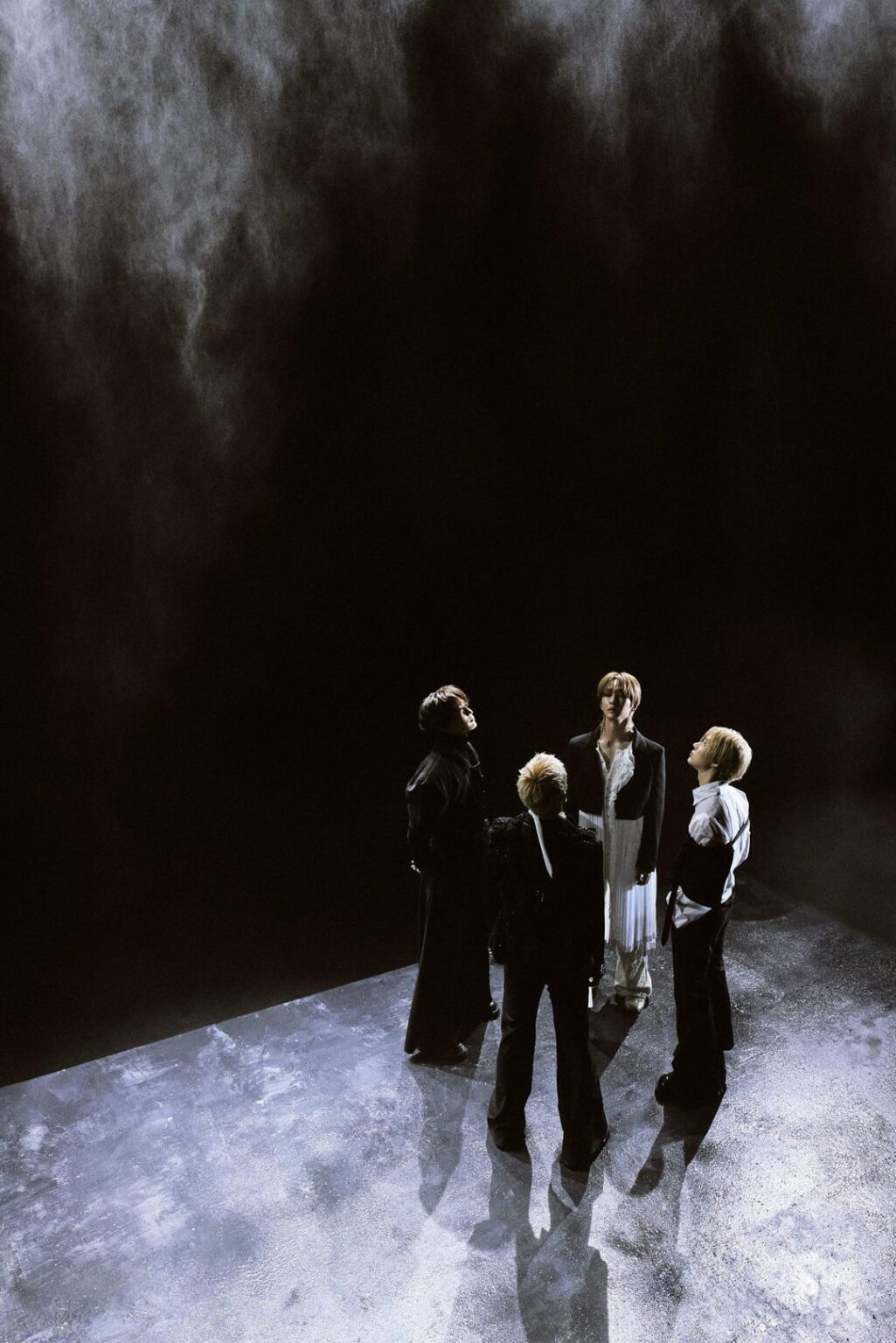 SHINee - الألبوم المصغر السادس: Atmos (الصورة المفاهيمية: Rain Ceremony Ver. - Group)