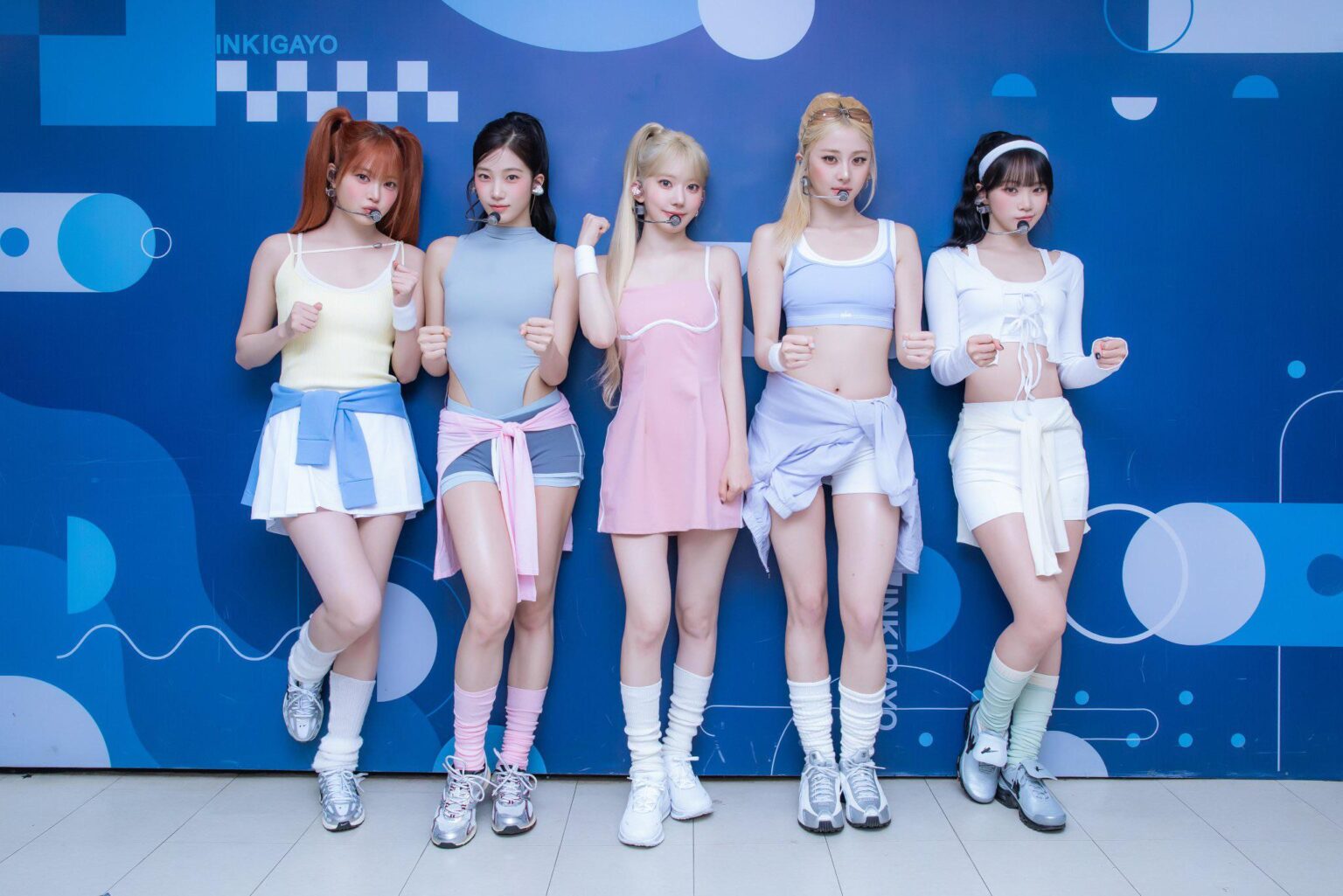 260503 تحديث تويتر kpop_sbs مع LE SSERAFIM - صورة ما قبل العرض @ SBS Inkigayo