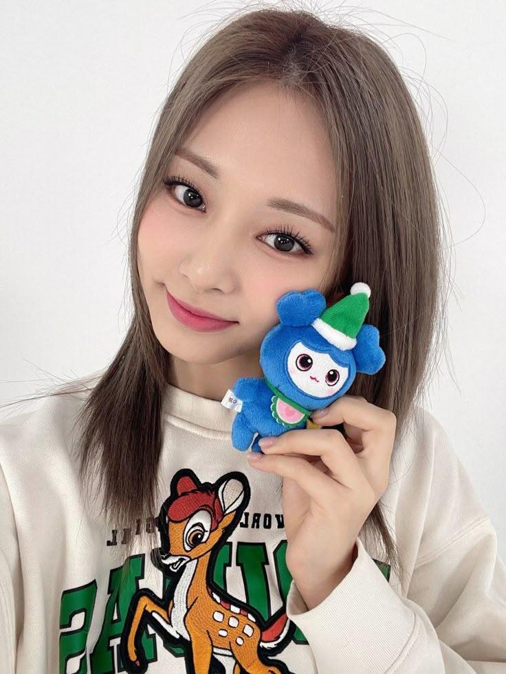 ما هو أفضل زي لـ Tzuyu على الإطلاق من وجهة نظرك؟