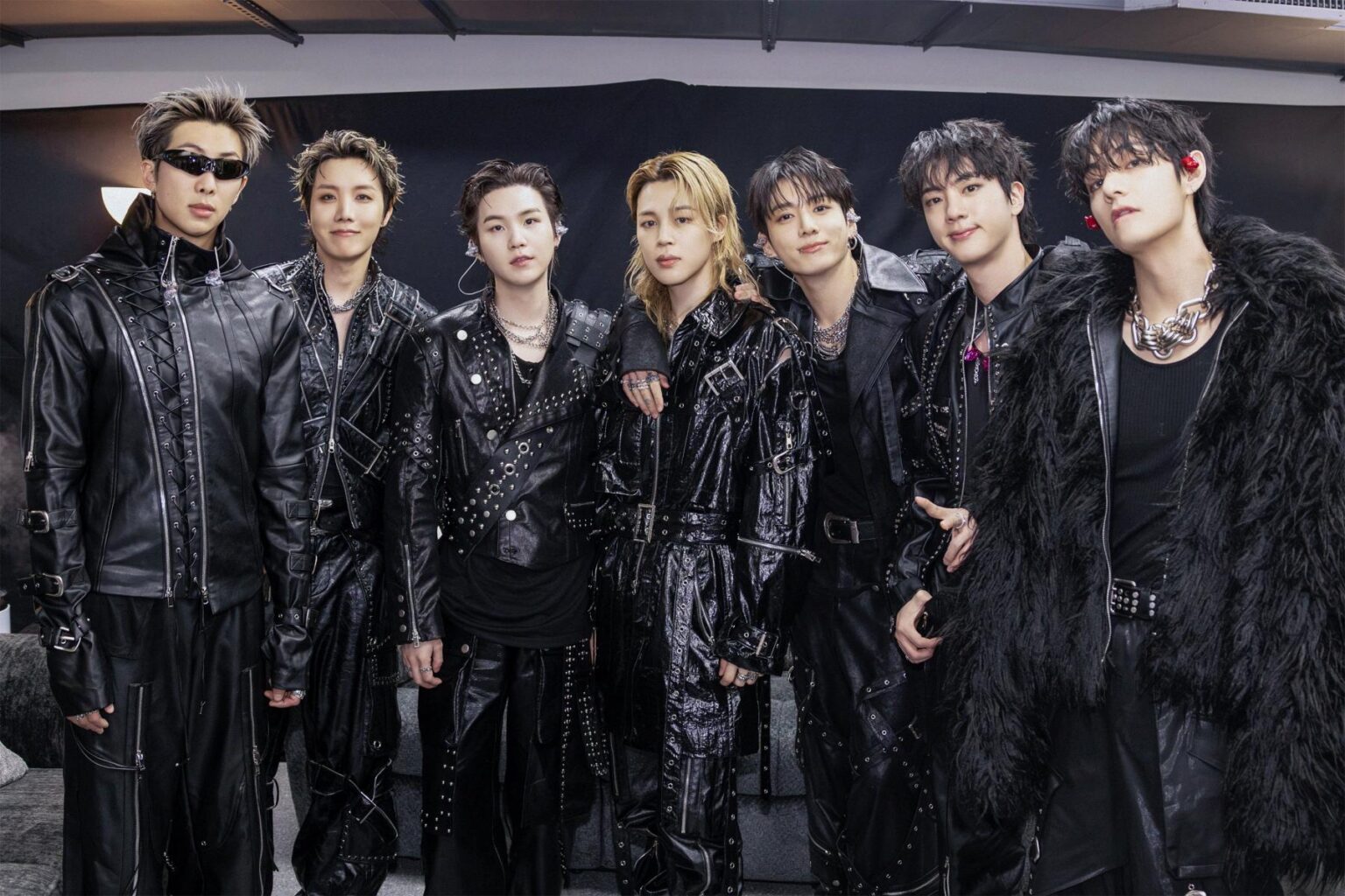 أصبح ألبوم "ARIRANG" لفرقة BTS أول ألبوم لفنان كوري يقضي 9 أسابيع في قائمة أفضل 10 ألبومات في قائمة Billboard 200.