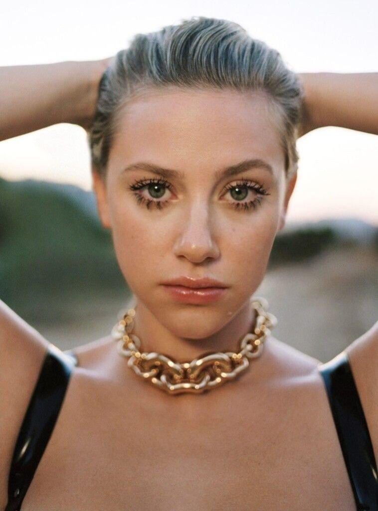 Lili Reinhart.