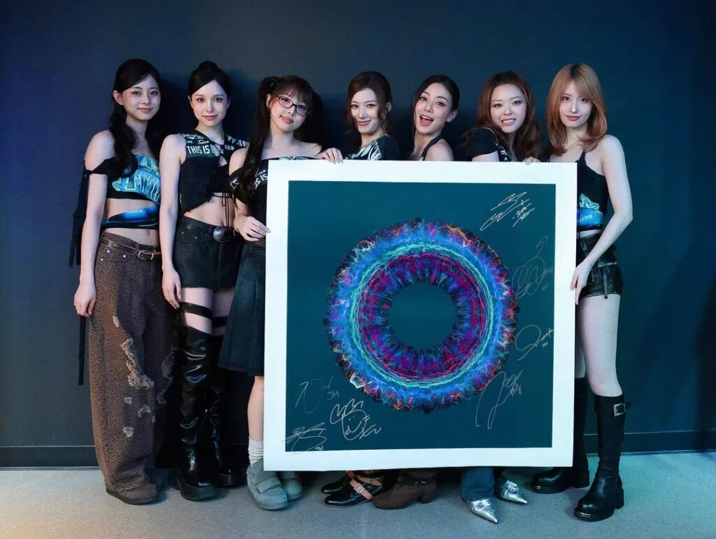 الفن الموقّع من TWICE Soundwaves لجمع التبرعات من أجل Sweet Relief