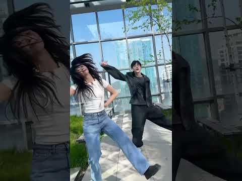 ILLIT YUNAH مع AND2BLE ZHANG HAO - إنه أنا (تحدي الرقص) (260507)
