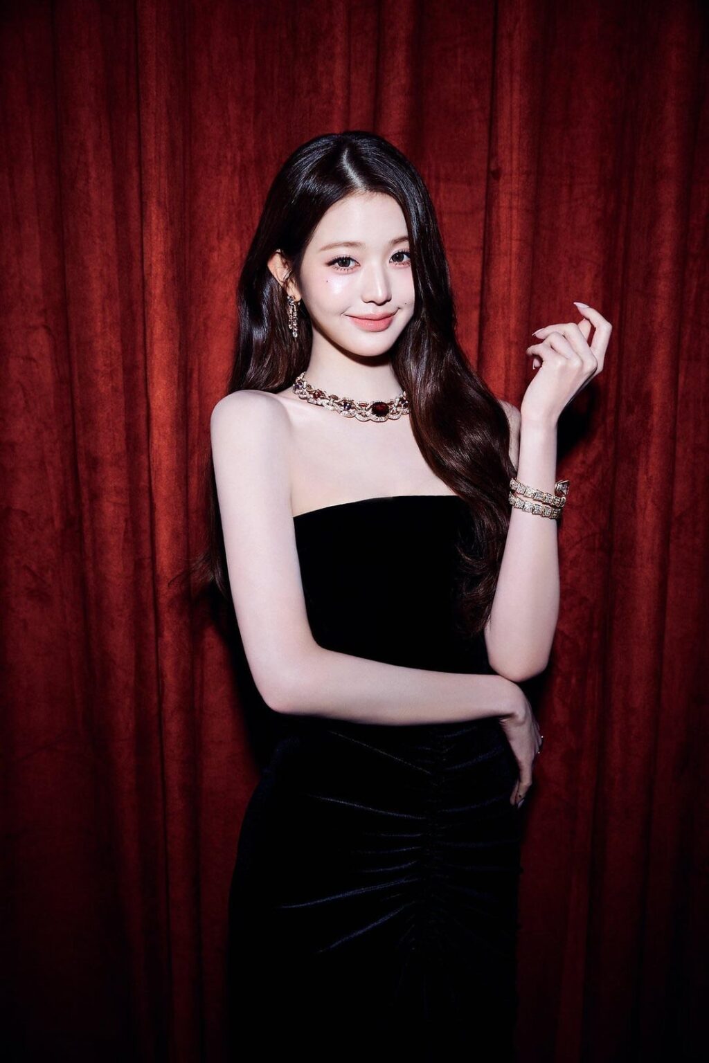 260515 تحديث قناة BVLGARI الرسمية لـ Kakao مع Wonyoung