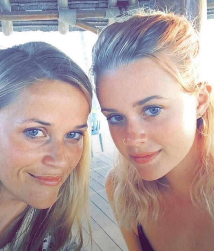 Reese Witherspoon and Ava Phillippe