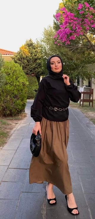 Hangi türbanlıya boşalmak istersiniz dm