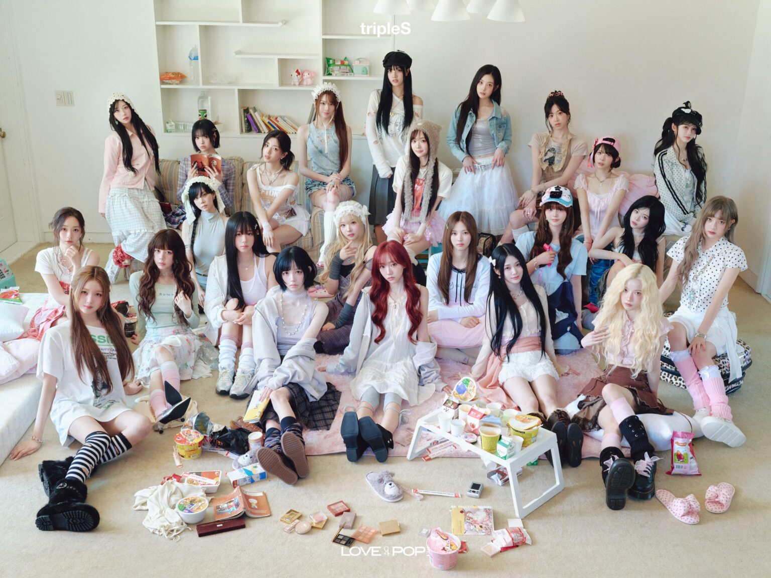 TripleS - الألبوم الثالث الكامل: ASSEMBLE26 'LOVE&POP' pt.1 (صورة مفهوم OT24 - إصدار Blooming Flower.)
