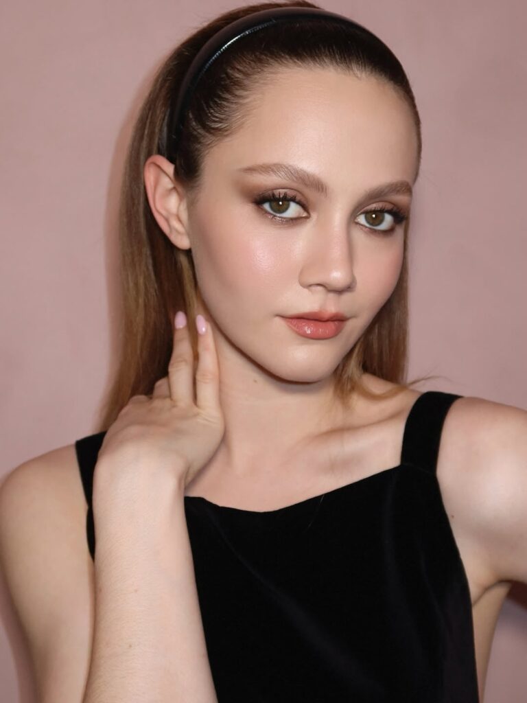 Iris Apatow