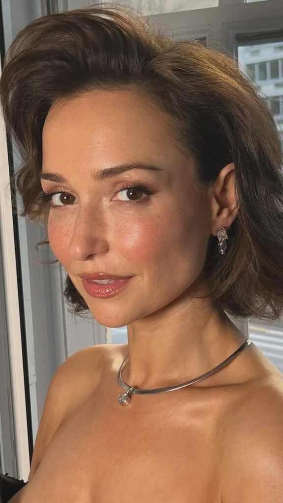Milana Vayntrub