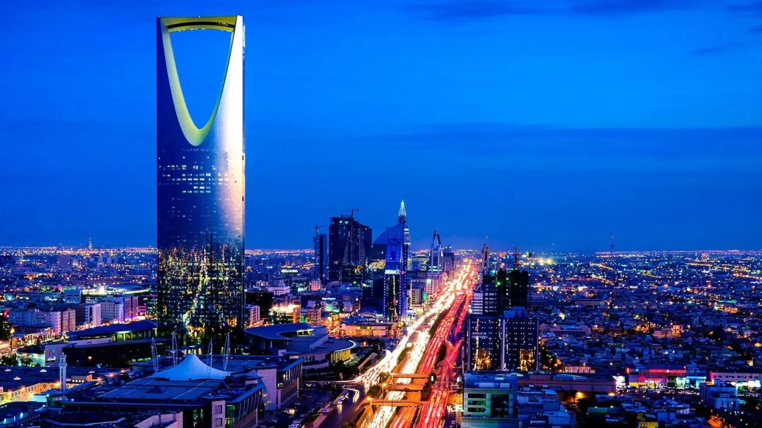 قرار سعودي يمنح مرافقي العمالة الوافدة حق العمل في القطاع الخاص