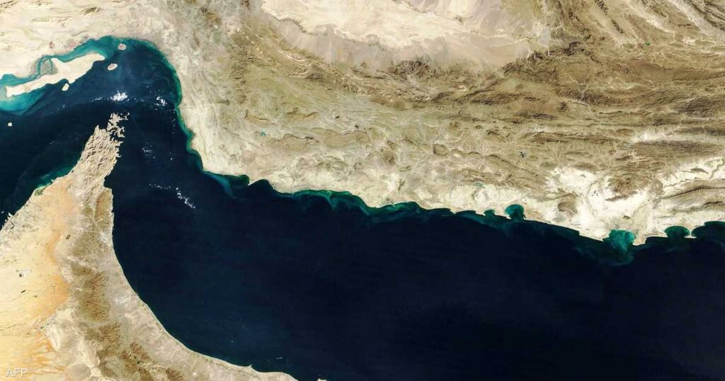 عُمان وإيران.. بيان مشترك بشأن العبور في مضيق هرمز عُمان وإيران.. بيان مشترك بشأن العبور في مضيق هرمز