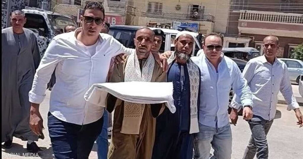 فيديو.. تقديم "الكفن" لإنهاء خصومة ثأرية بالمنيا