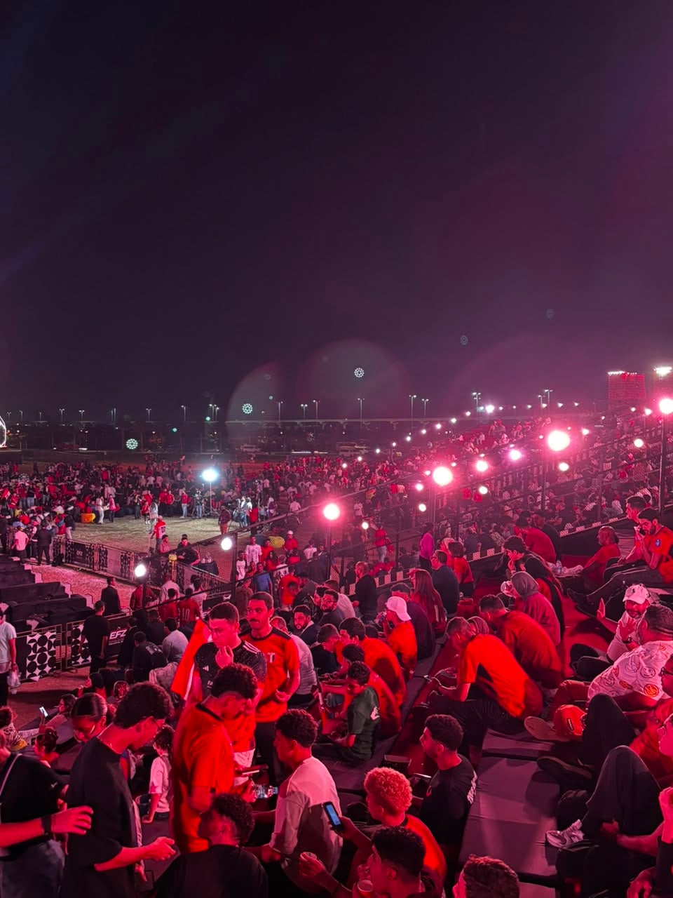 الجماهير في العاصمة الجديدة