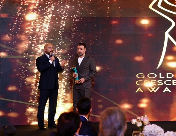 ماجد المهندس يحصد جائزة «الهلال الذهبي» ماجد المهندس يحصد جائزة «الهلال الذهبي»