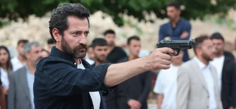 مسلسل «المدينة البعيدة» الحلقة 63 والأخيرة.. الرصاص يقتحم حفل الزفاف - صورة 1