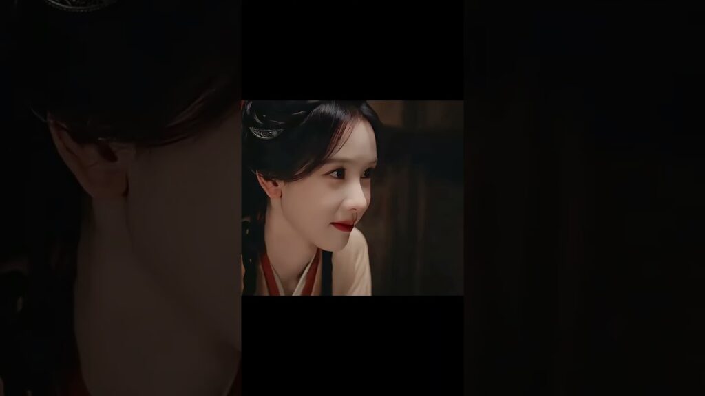 هل تحبني ؟! 👀💕 #ChenDuling #ZhouYiran #من_الرماد_الى_العرش #AshesToCrown #翘楚 #shorts #cdrama #youku