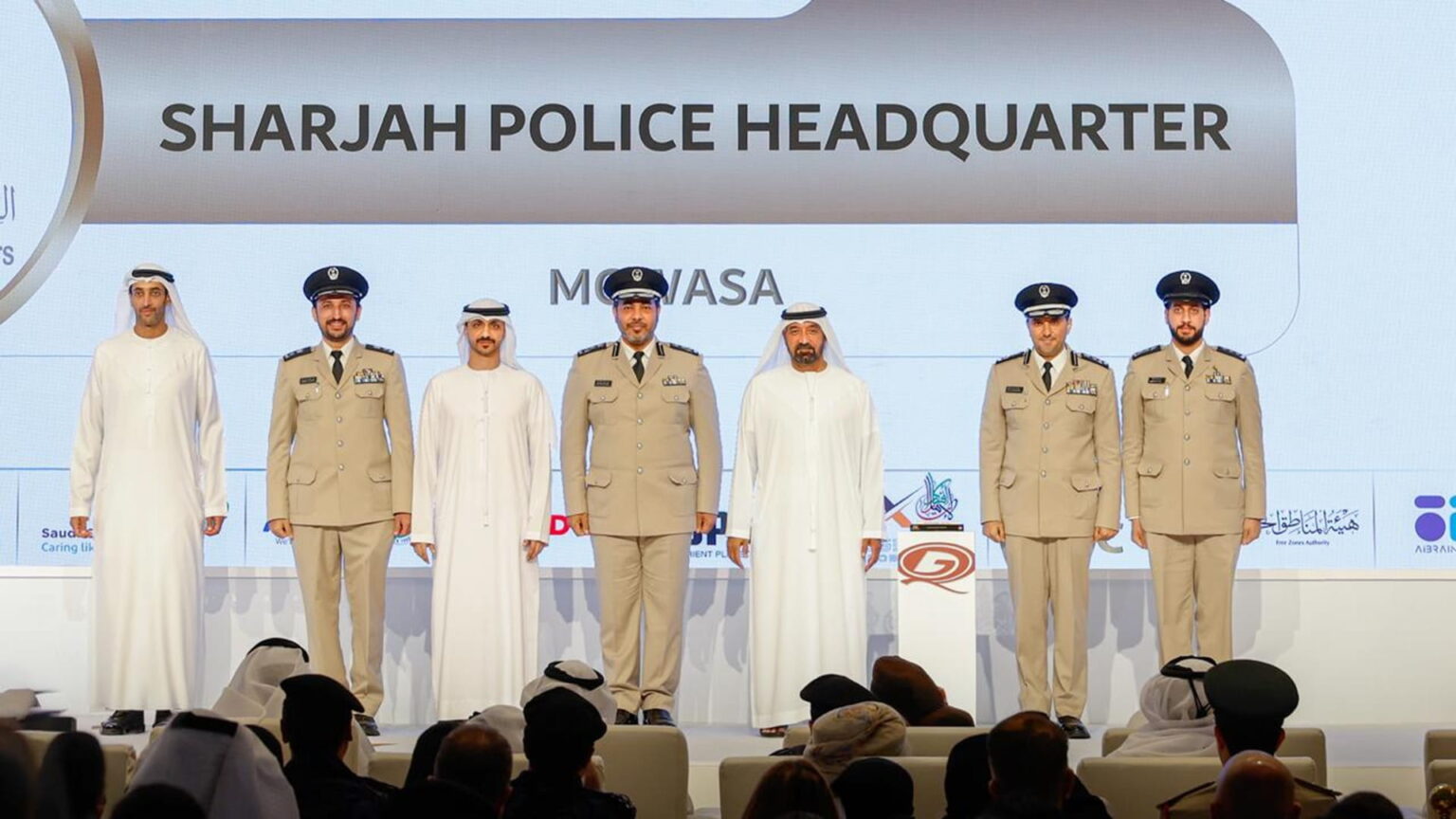 شرطة الشارقة تحصد جائزتين ضمن جوائز مجموعة دبي للجودة شرطة الشارقة تحصد جائزتين ضمن جوائز مجموعة دبي للجودة